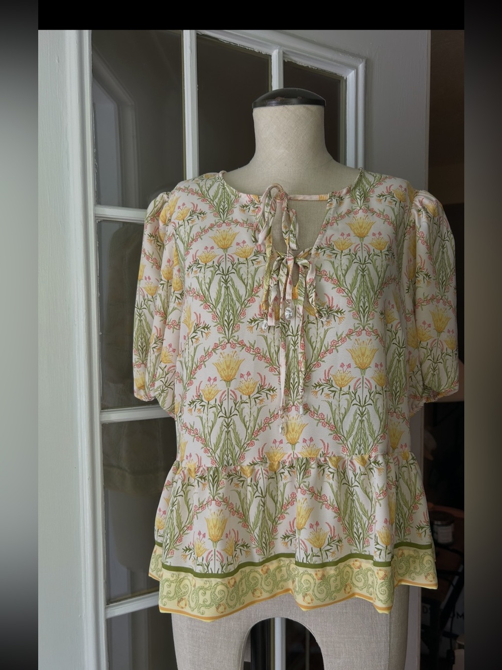 CeCe Yellow & Green Floral Tie-Front blouse. Medium - Picture 2 of 7